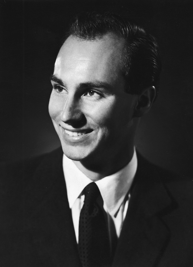 (GERMANY OUT) Aga Khan IV., Prinz Karim *13.12.1936- Imam der Ismaeliten (Ismaeli Sekte), Unternehmer, GB - Portrait, laechelt - 1960 (Photo by ullstein bild/ullstein bild via Getty Images)