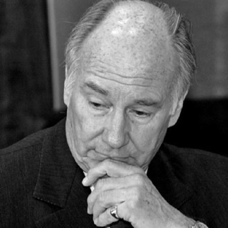 The Aga Khan pictured during a panel discussion on “Design in the Islamic World and Its Impact Beyond”, held at the National Building Museum on January 26, 2005, following the Vincent Scully Award ceremony that was held the previous evening. Photo: Vivian Rozsa, Washington D,C.