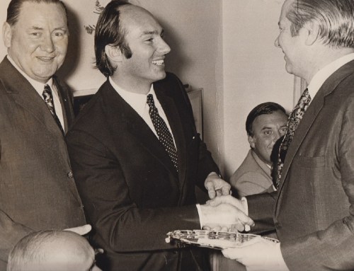His Highness the Aga Khan being greeted by Mr. Michael Curtis of the Nation Group. Photo: Azhar Chaudhry. Sultan Jessa Collection.