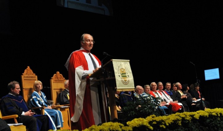 His Highness the Aga Khan delivering his Convocation address at the University of Alberta in Edmonton on June 9, 2009. AKDN/Moez Visram
