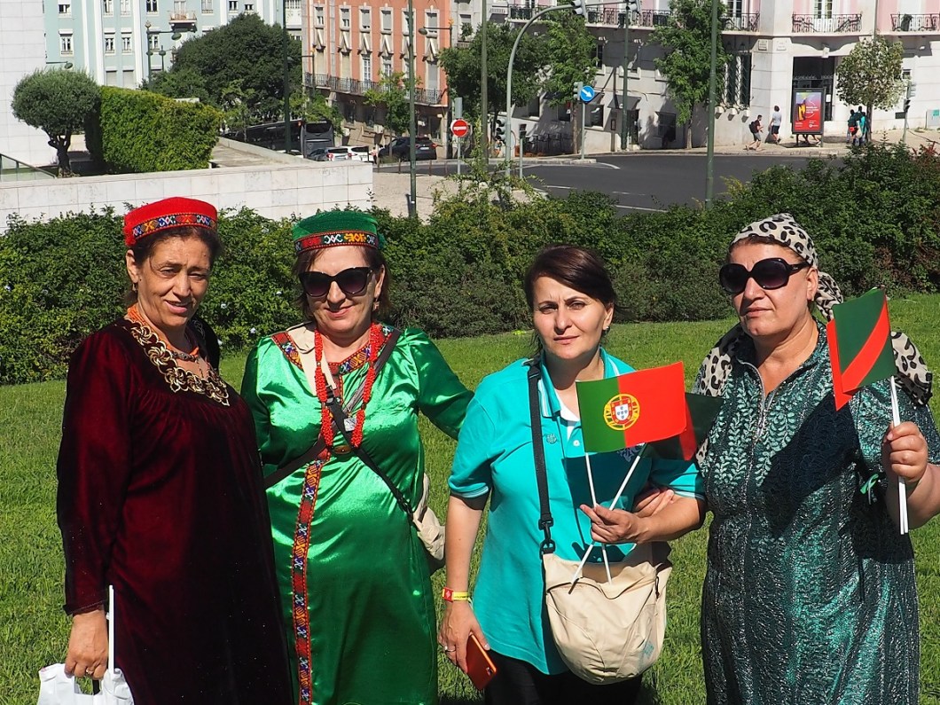 Ismailis at Park to welcome Hazar Imam to Lisbon