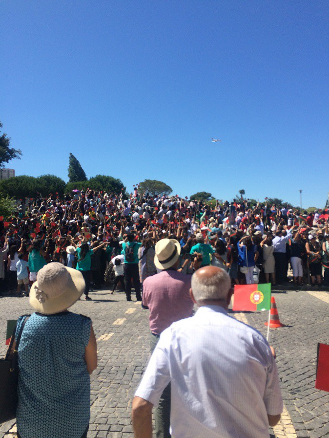 Ismailis see plane of Aga Khan in the Lisbon sky