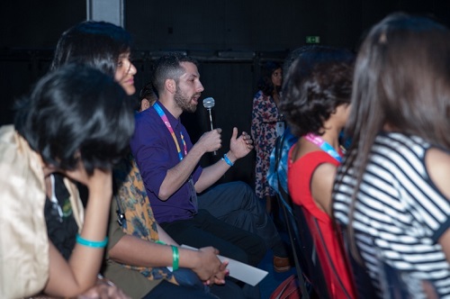 IAG Lisbon artist asking question