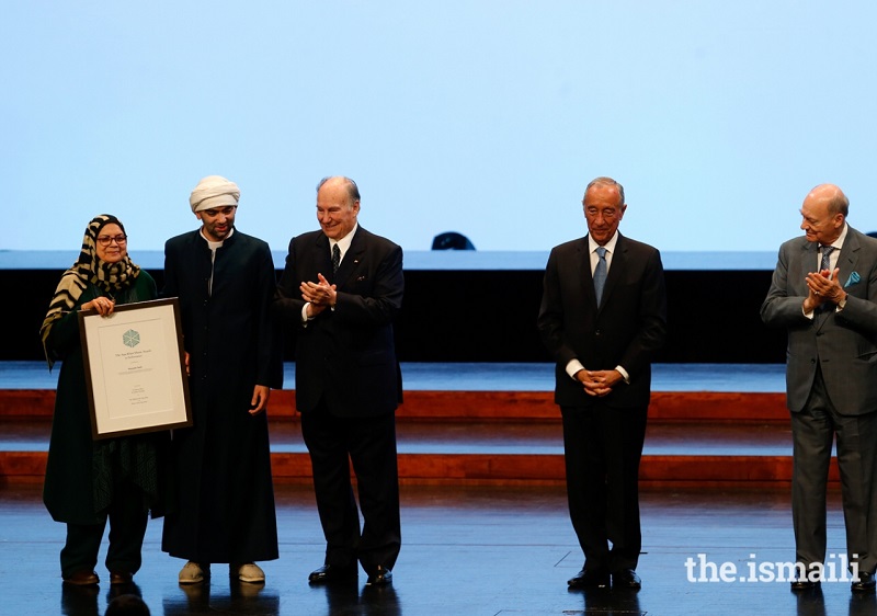 Mustafa Said receives the Aga Khan Music Awards in the Performance category in Lisbon on March 31, 2019