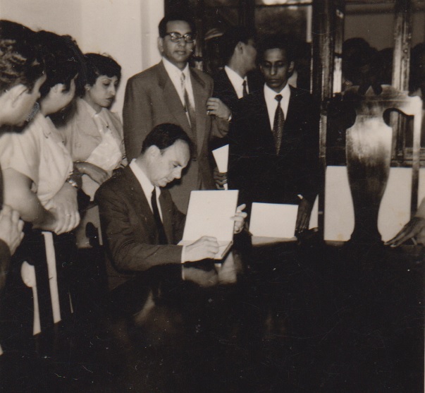 prince-aly-khan-signing-guest-book in lourenco marques