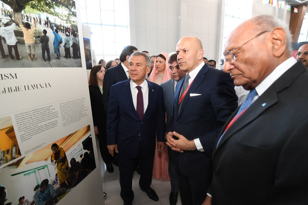 President of Tatarstan, Rustam Minnikhanov, viewing Aga Khan Award for Architecure panel display in Kazan.