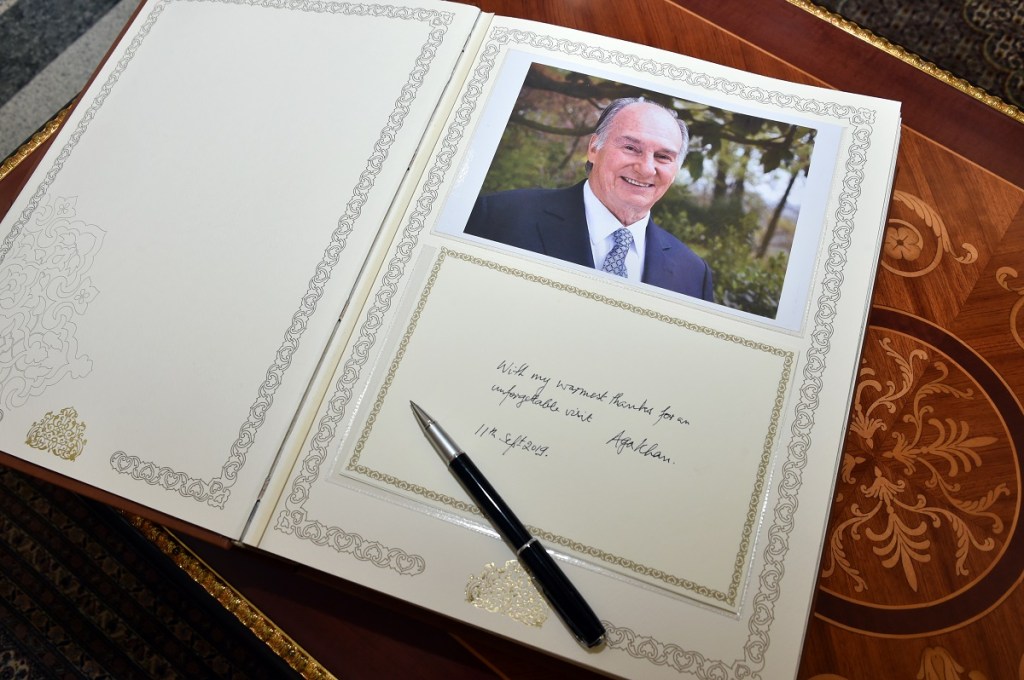 Aga Khan signs visitors book