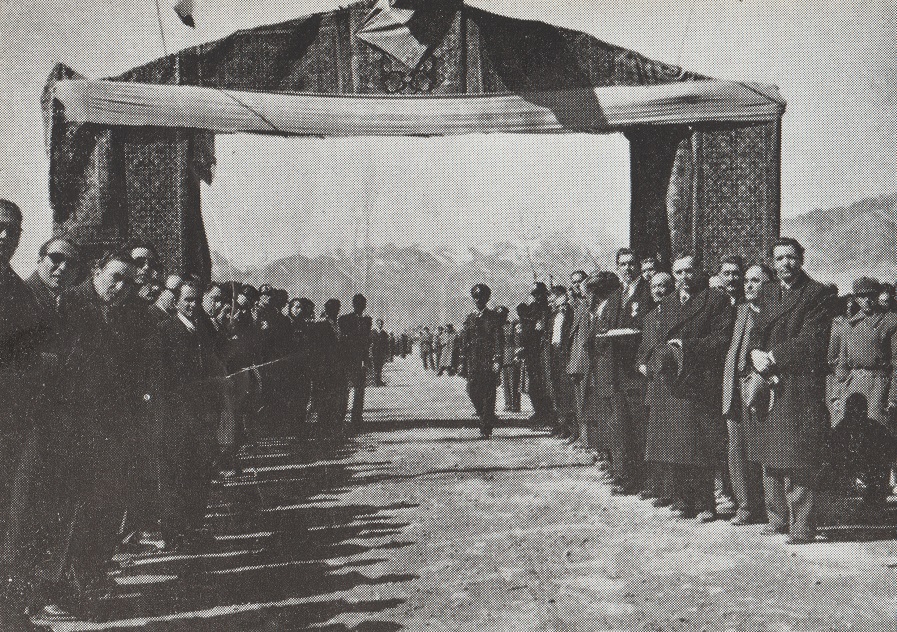 Victory Gate Mahallat Iran, Aga Khan III visit, Barakh