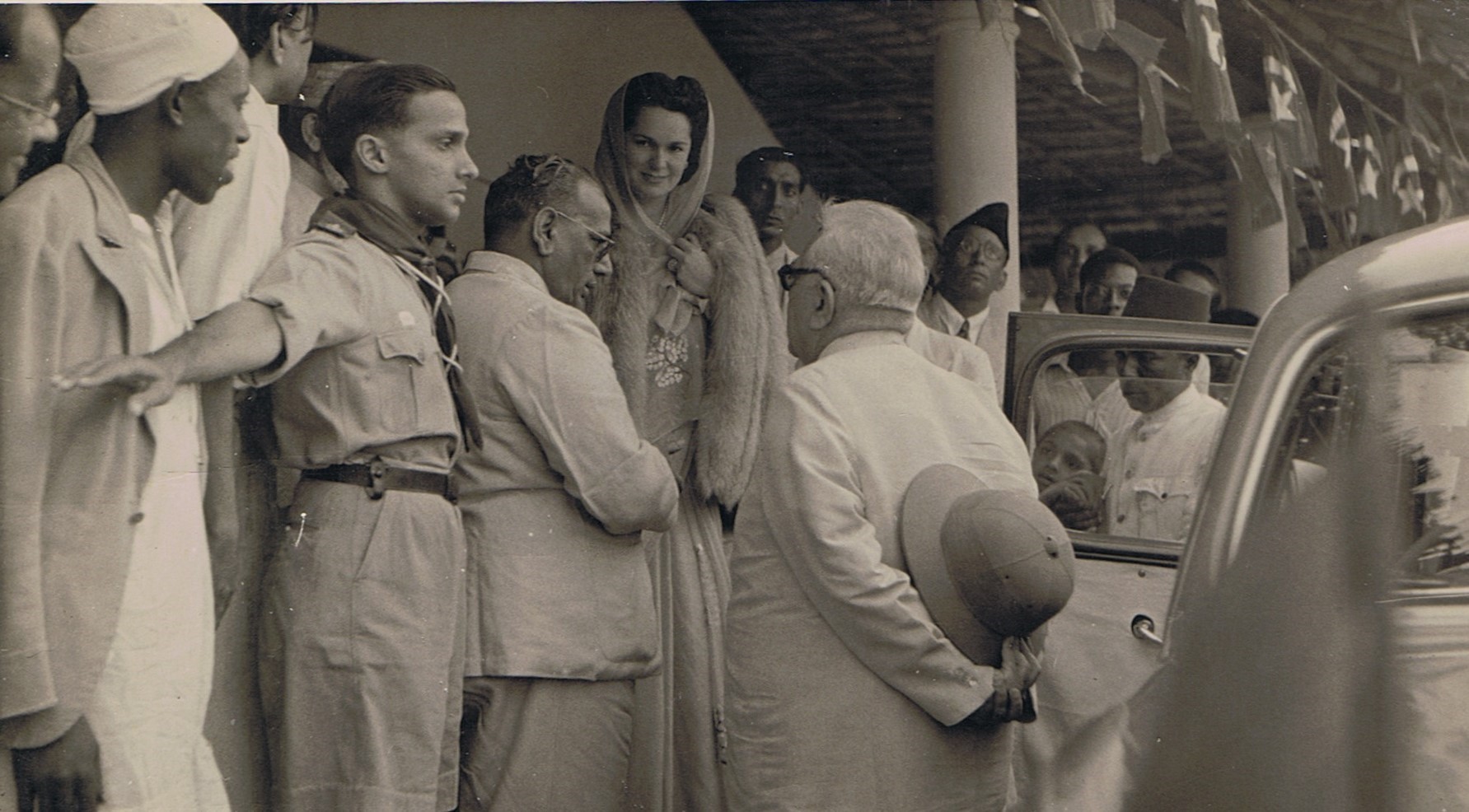 Aga Khan III at Muslim meeting in Mombasa with the Begum. Barakah.
