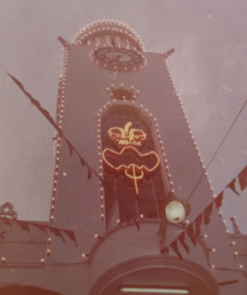 Kampala Ismaili Jamatkhana illumination with the crest fo the Ismaili Imamat.