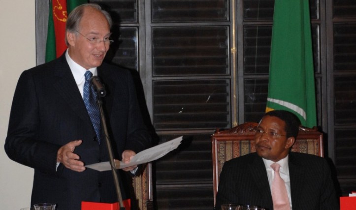 The Flag of the Ismaili Imamat and Tanzania, Kikwete Aga Khan Tanzania Barakah
