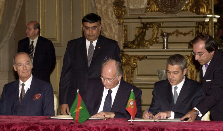 Flags of the Ismaili Imamat and Portugal, Protocol, Aga Khan