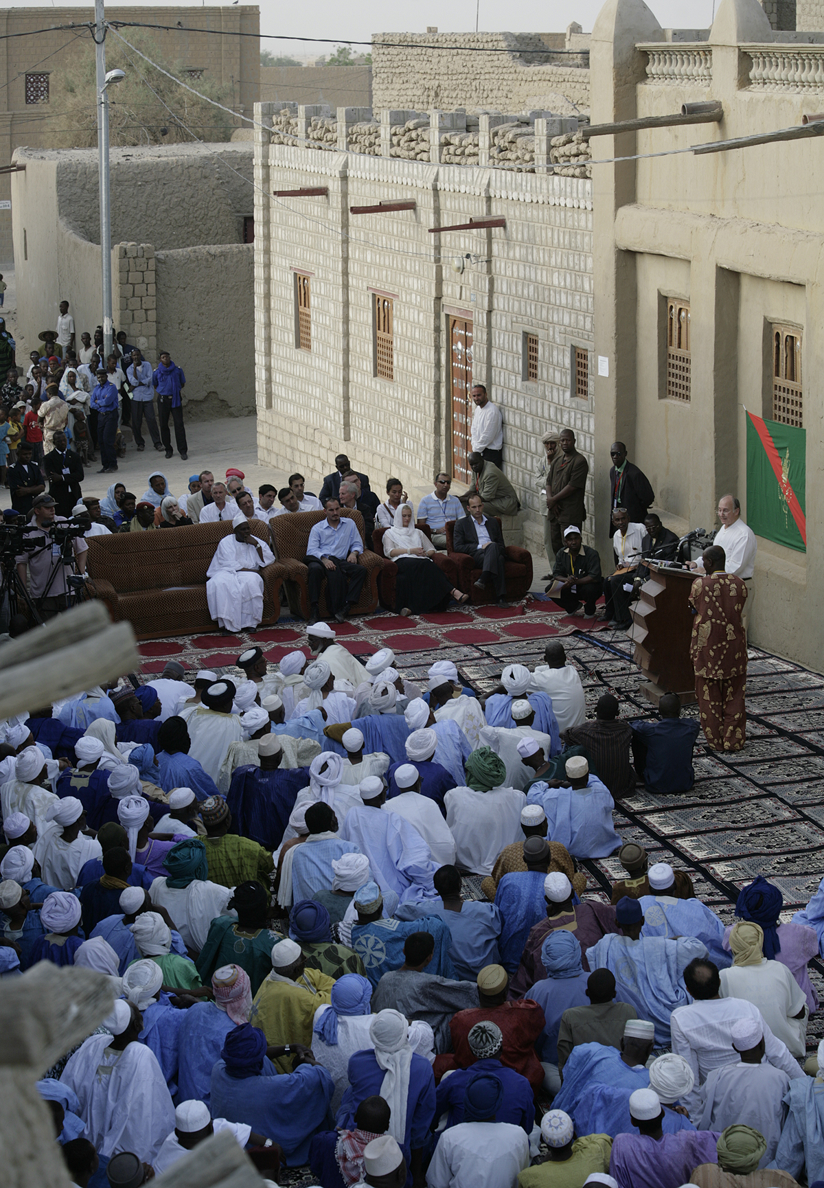 Mali Aga Khan Honours the standard of the Ismaili Imamat