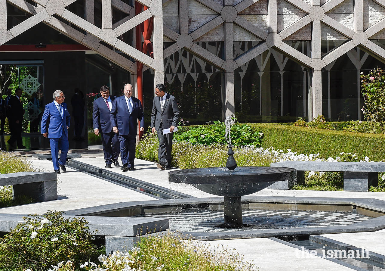 Aga Khan audience with Ismailis Aga Khan Diamond Jubilee 