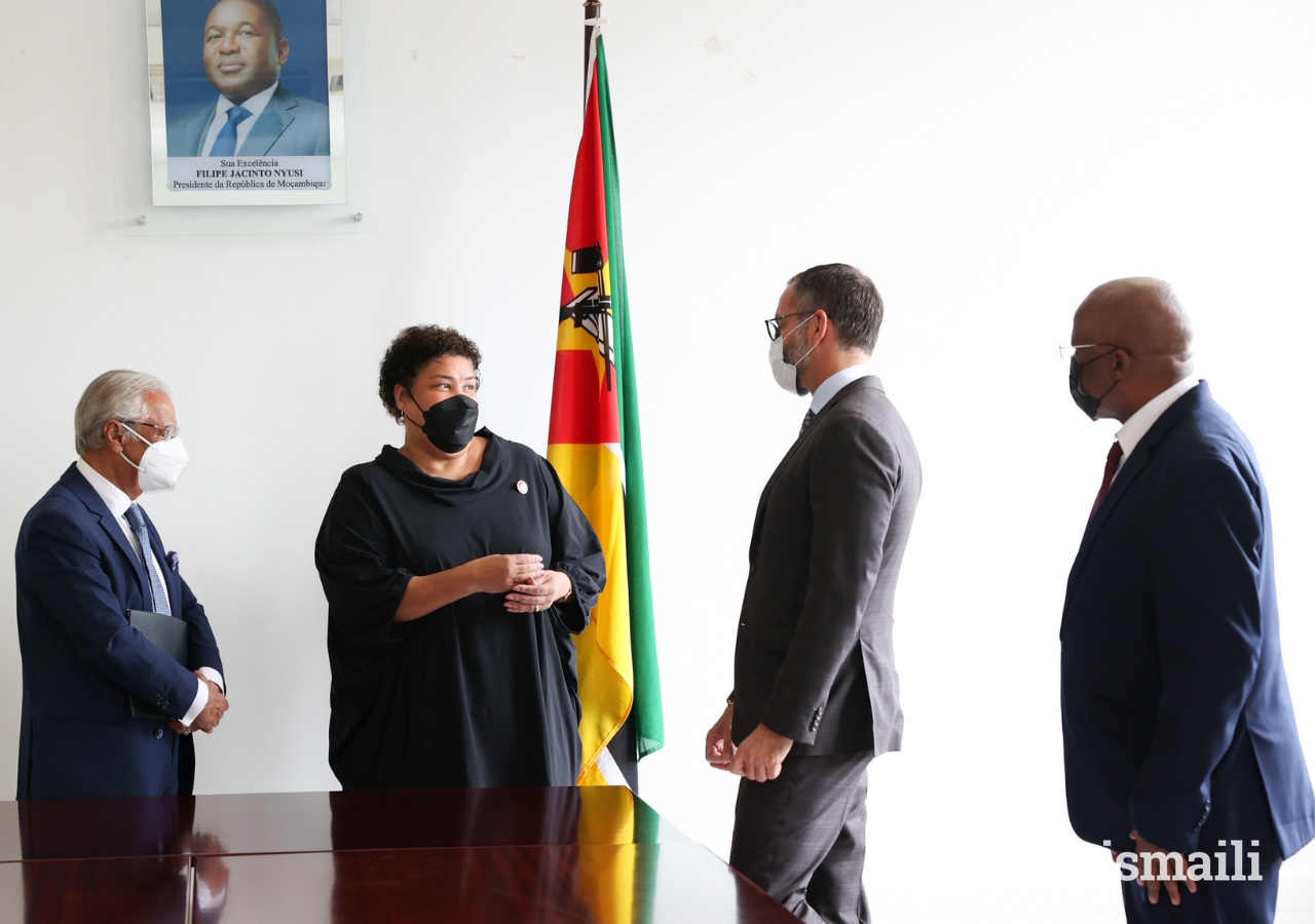 Prince Rahim Aga Khan is welcomed to the Mozambique Ministry of Gender, Children, and Social Welfare by Minister Nyeleti Brooke Mondlane.