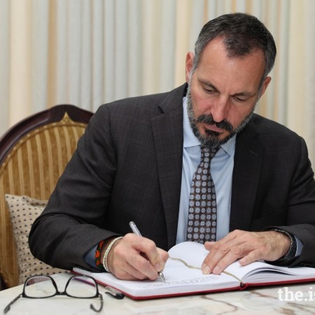 Prince Rahim Aga Khan signs a guest book at the Parliament building in Maputo, Mozambique. Barakah visual and textual expressions