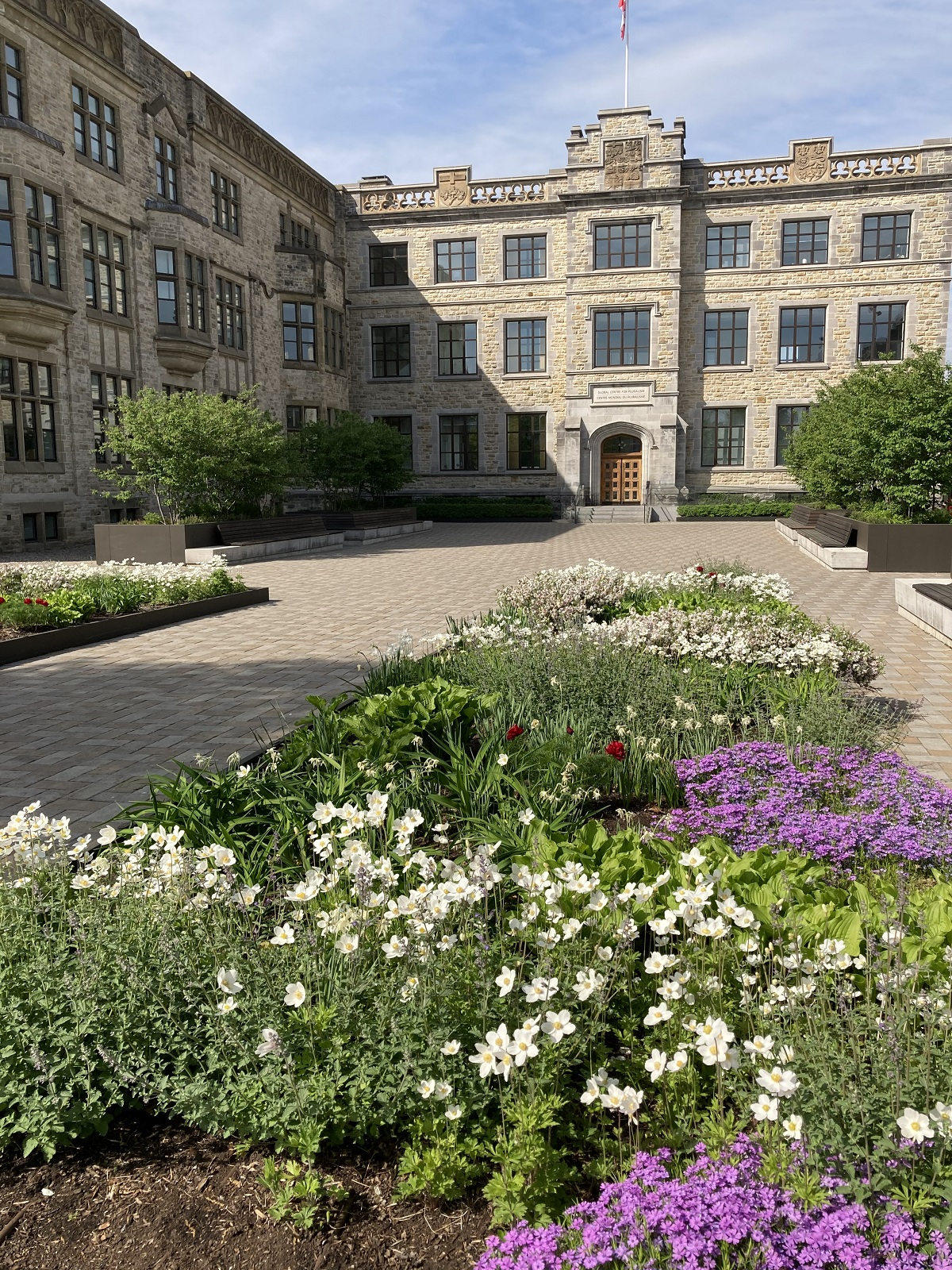 A view of the Global Centre for Pluralism with one of its several small gardens in the court yard. May 20, 2021. Photo: © Malik Merchant/Simergphotos.