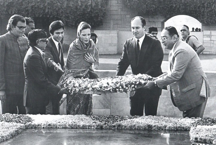 Aga Khan wreath laying at Gnadhi memorial