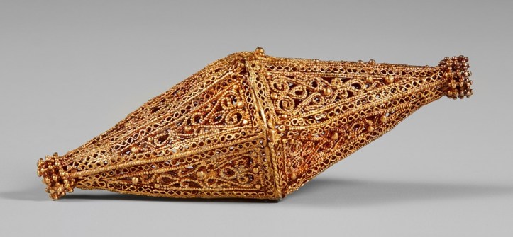 Fatimid biconical bead acquired by Mawlana Shah Karim in April 1999 for the future Aga Khan Museum. [Image from AKM website.]