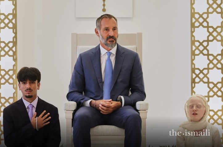 Aga Khan gives didar to his followers