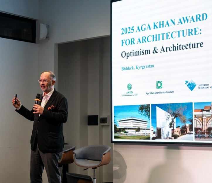 Farrokh Derakhshani,