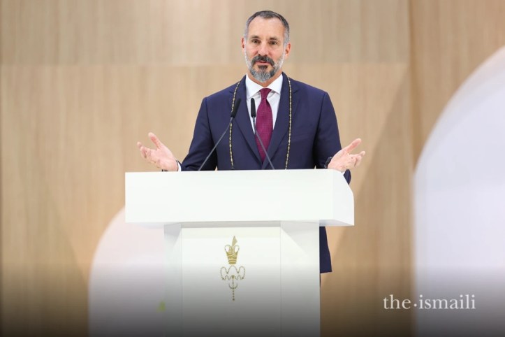 The Aga Khan addressing his followers in Houston