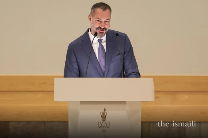 Aga Khan addressing Ismaili youth in Dallas