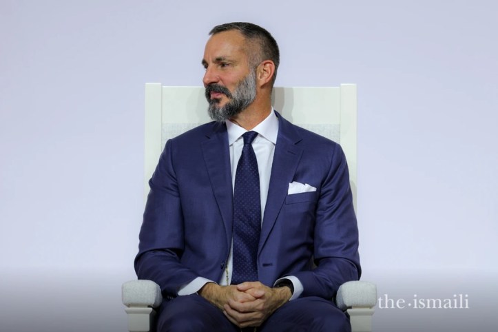 The Aga Khan bestwos the grace of his Didar upon his Ismaili followers of Spain and Portugal